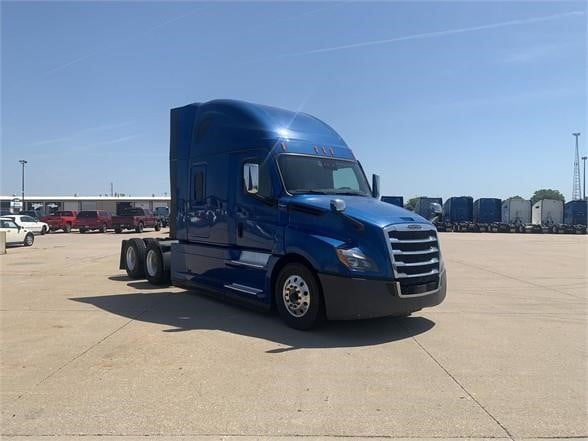 2023 FREIGHTLINER CASCADIA 126 - image 3 of 6