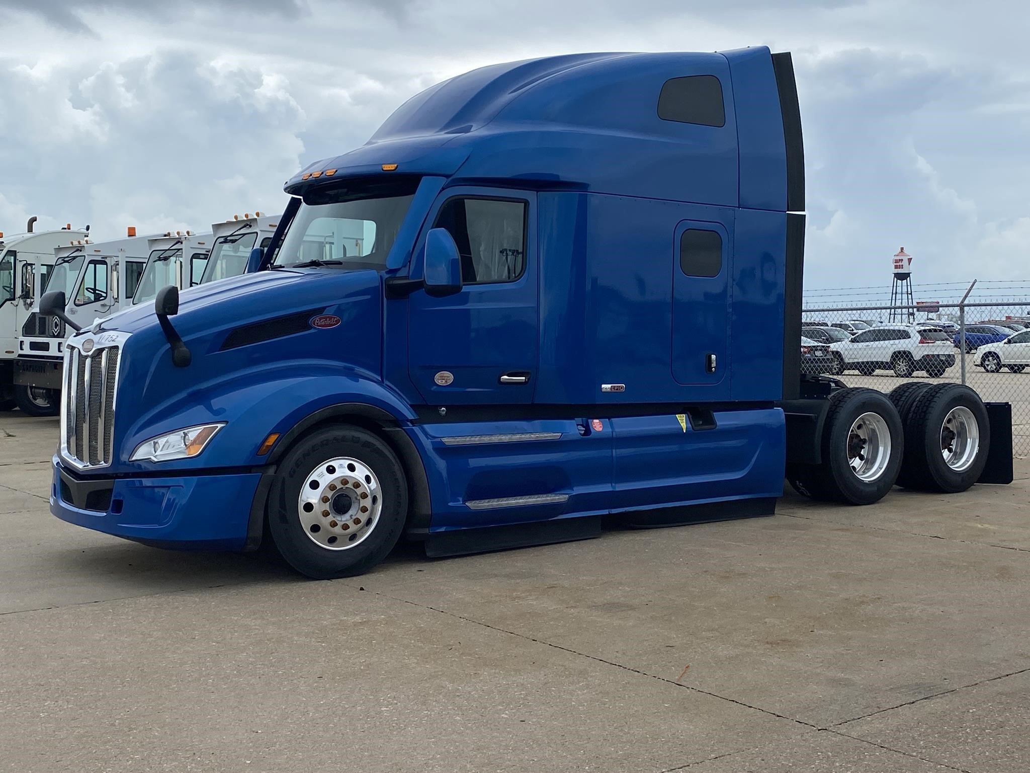 2022 PETERBILT 579 - image 5 of 6