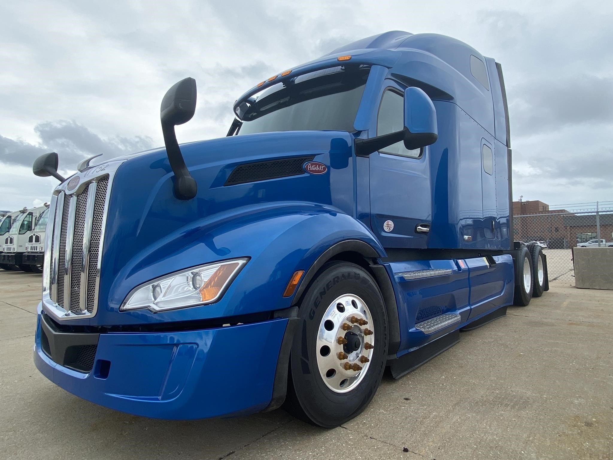 2022 PETERBILT 579 - image 1 of 6