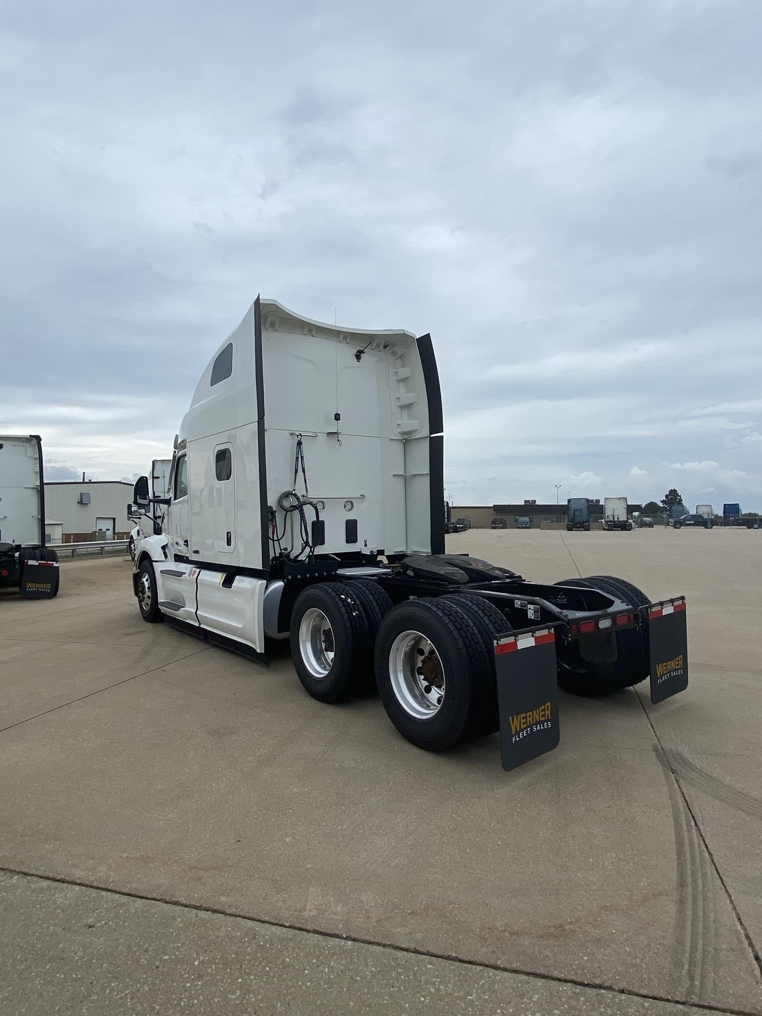 2023 PETERBILT 579 - image 5 of 6