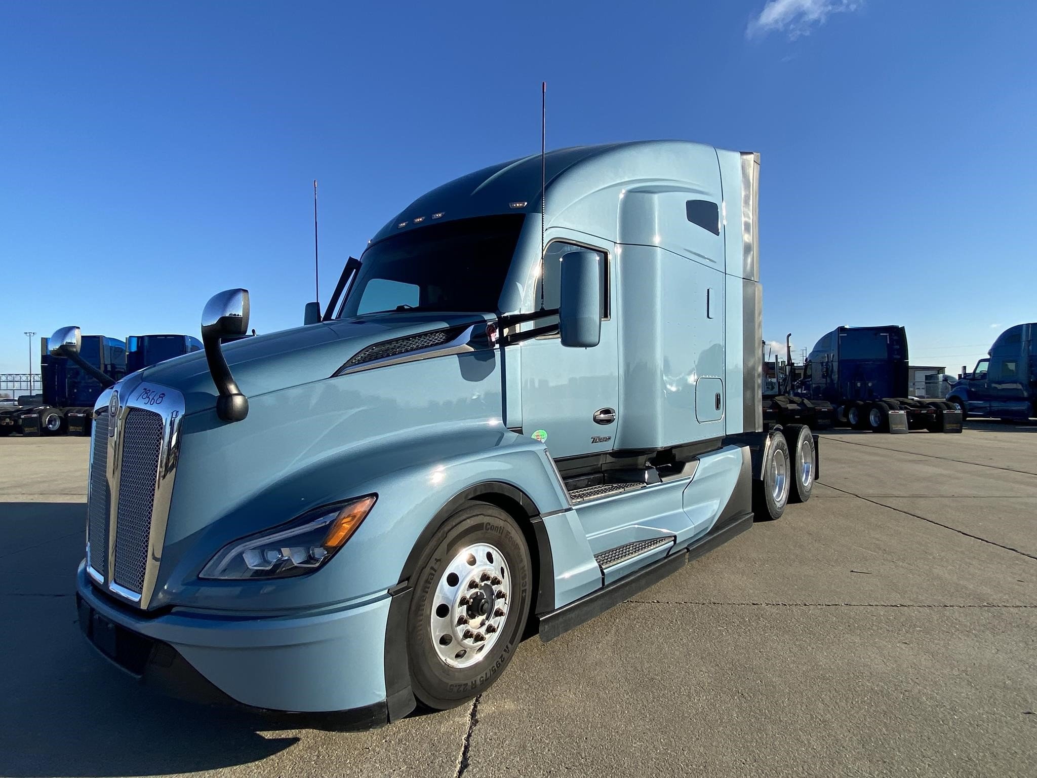 2022 KENWORTH T680 - image 1 of 4