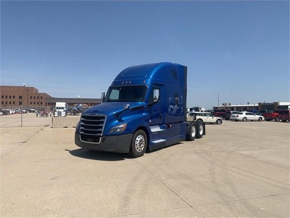 2022 FREIGHTLINER CASCADIA 126 - image 1 of 6