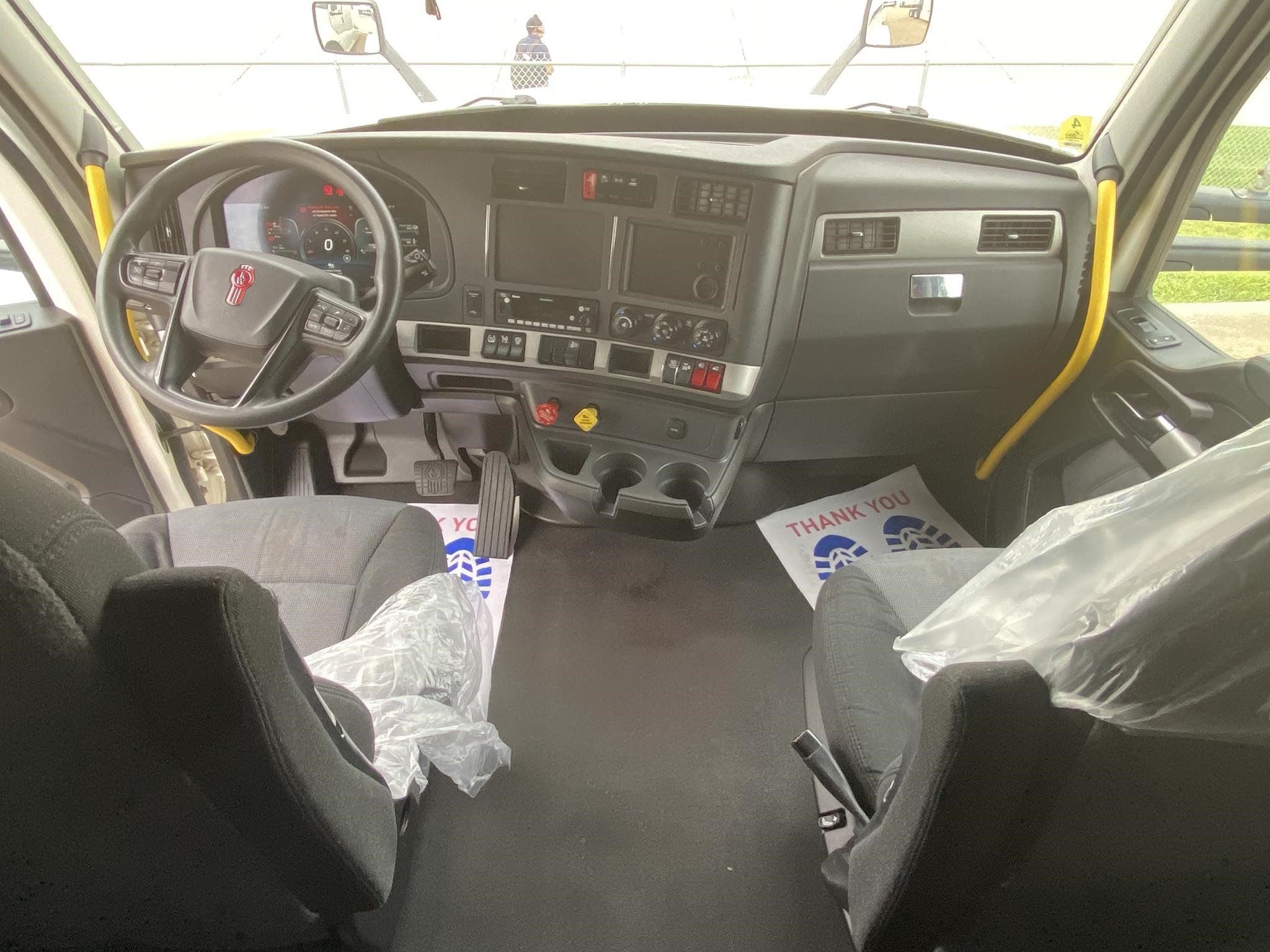 2022 KENWORTH T680 - image 3 of 6