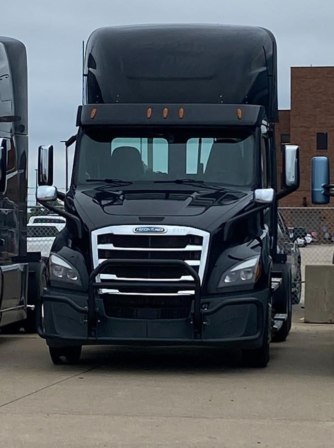 2022 FREIGHTLINER CASCADIA 116 - image 1 of 6