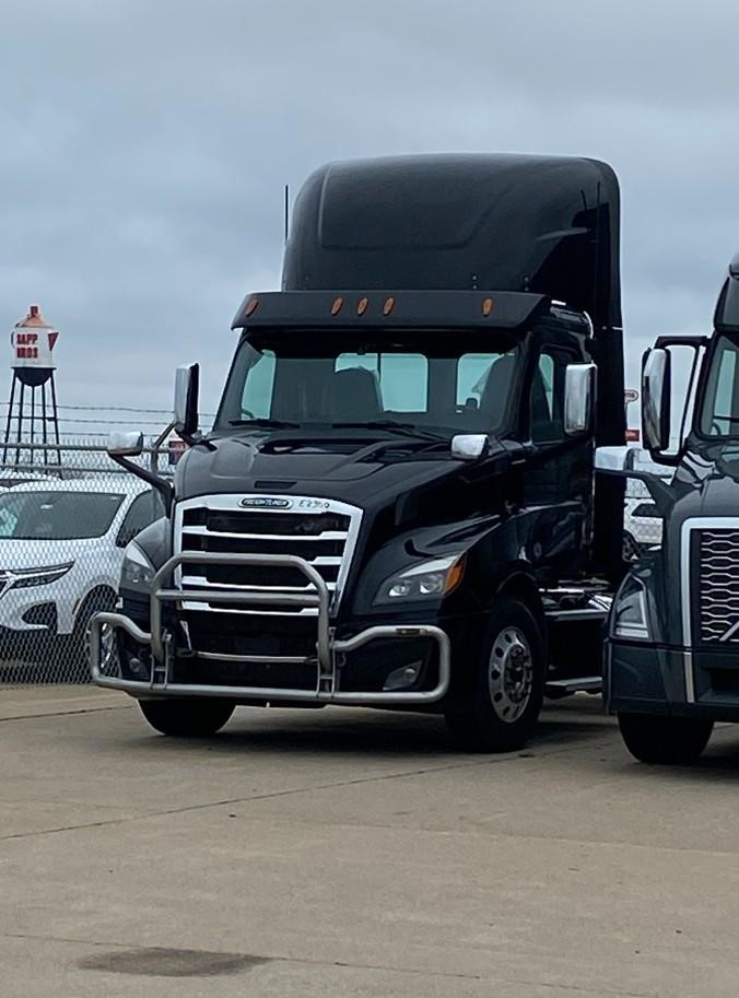 2022 FREIGHTLINER CASCADIA 116 - image 2 of 6