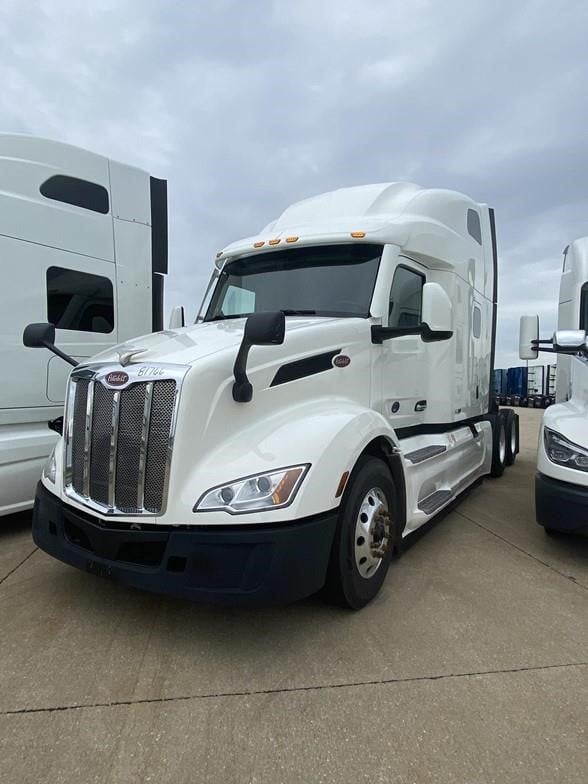 2022 PETERBILT 579 - image 1 of 6