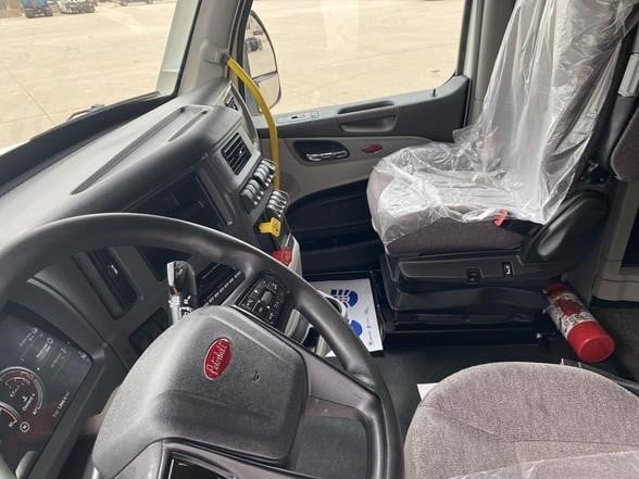 2023 PETERBILT 579 2023 PETERBILT 579 - image 4 of 6