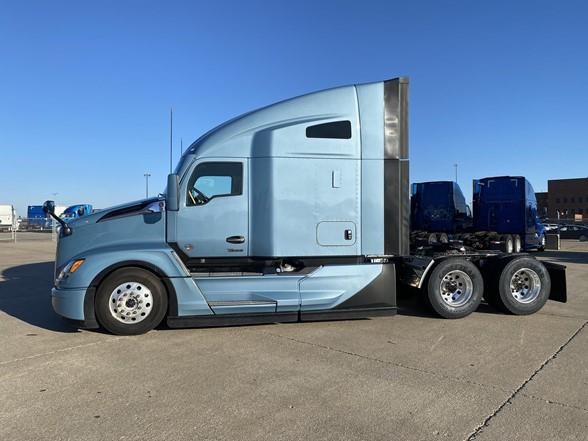 2022 KENWORTH T680 - image 1 of 6
