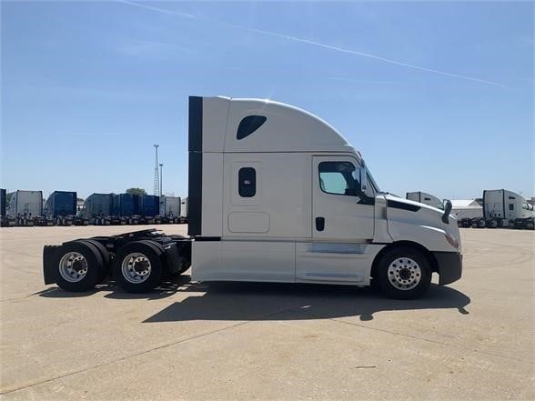 2023 FREIGHTLINER CASCADIA 126 - image 5 of 6