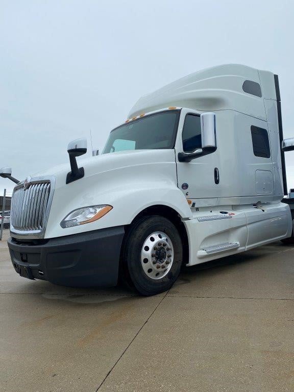 2022 INTERNATIONAL LT - image 2 of 6