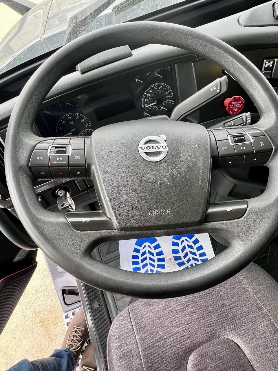 2022 VOLVO VNL64T760 - image 6 of 6