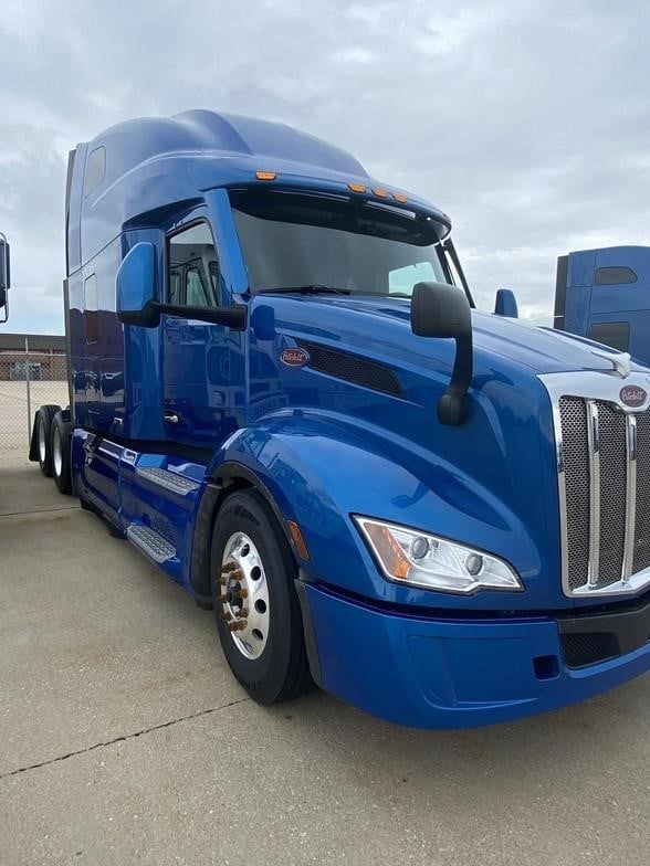 2023 PETERBILT 579 - image 4 of 6