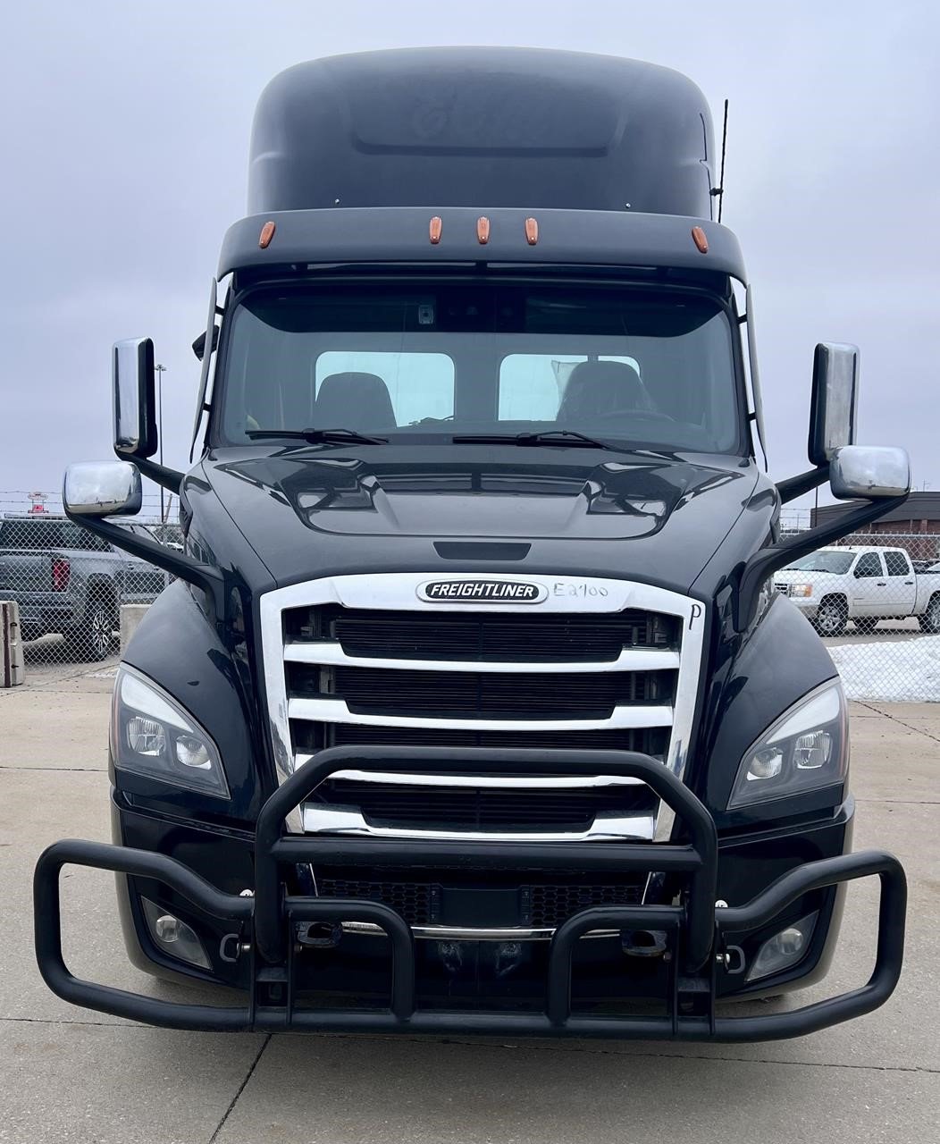 2021 FREIGHTLINER CASCADIA 116 - image 1 of 6