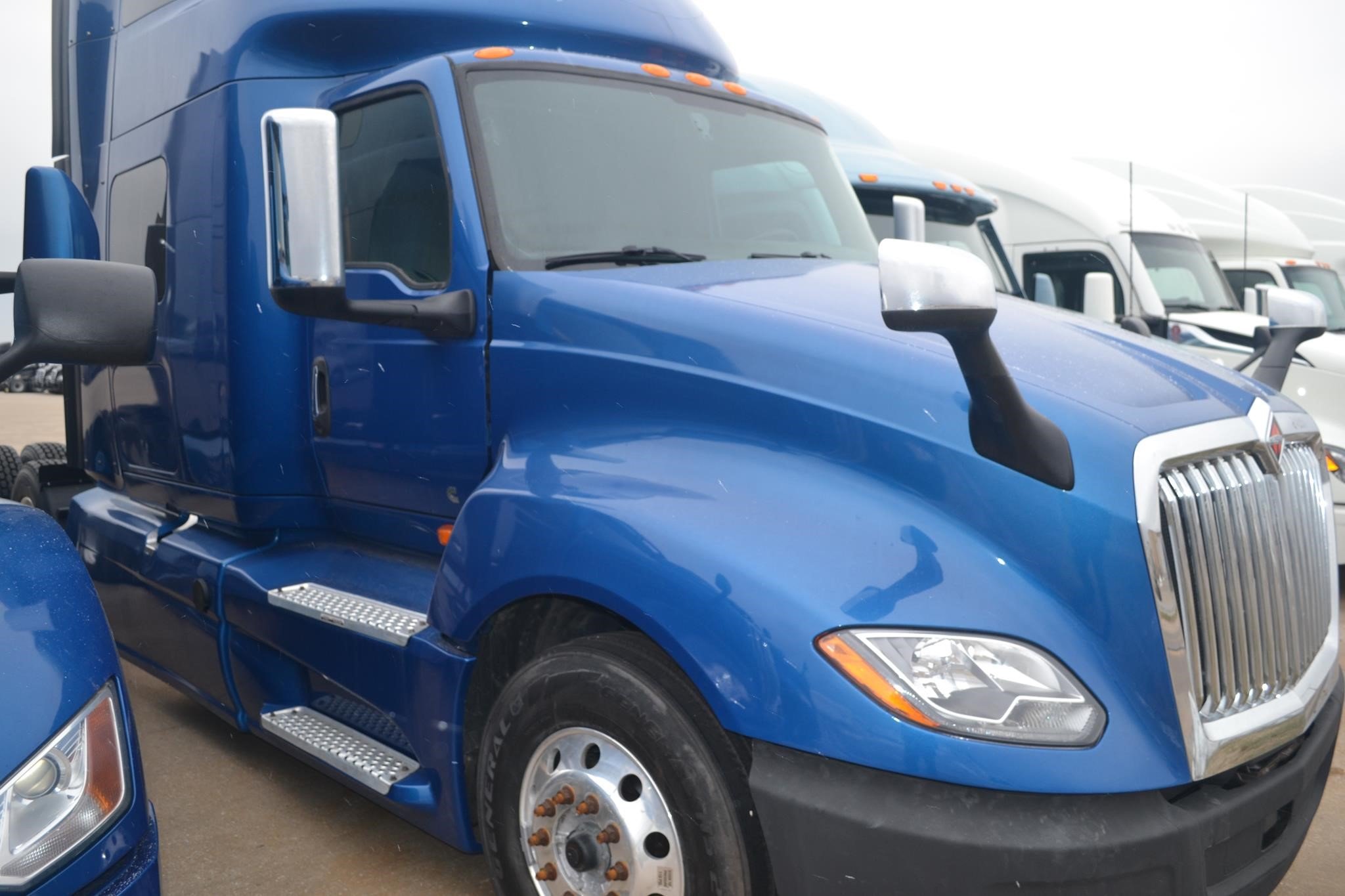 2022 INTERNATIONAL LT - image 3 of 6