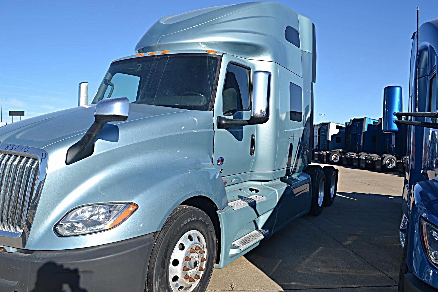 2022 INTERNATIONAL LT - image 1 of 6