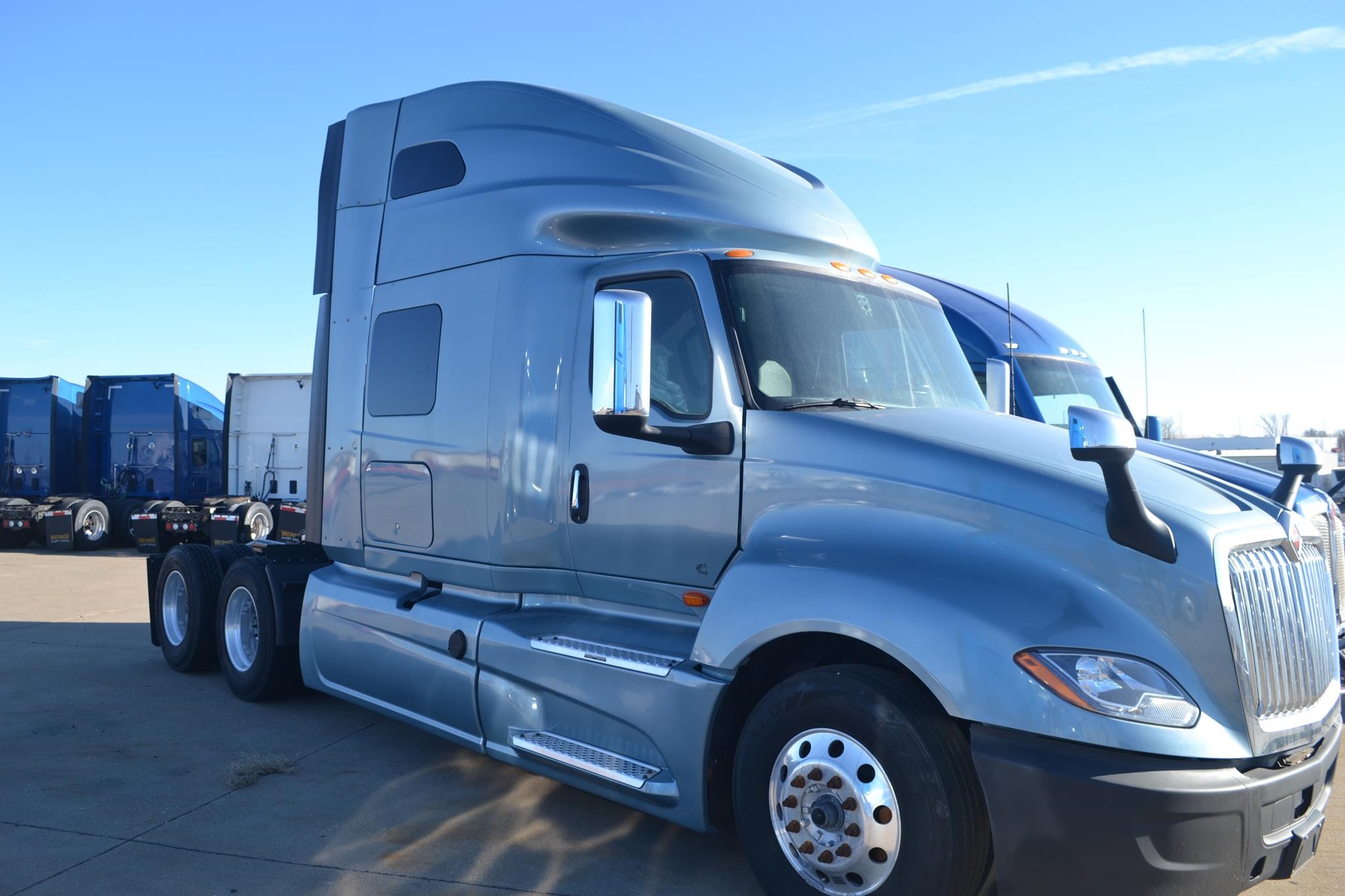 2022 INTERNATIONAL LT - image 2 of 6