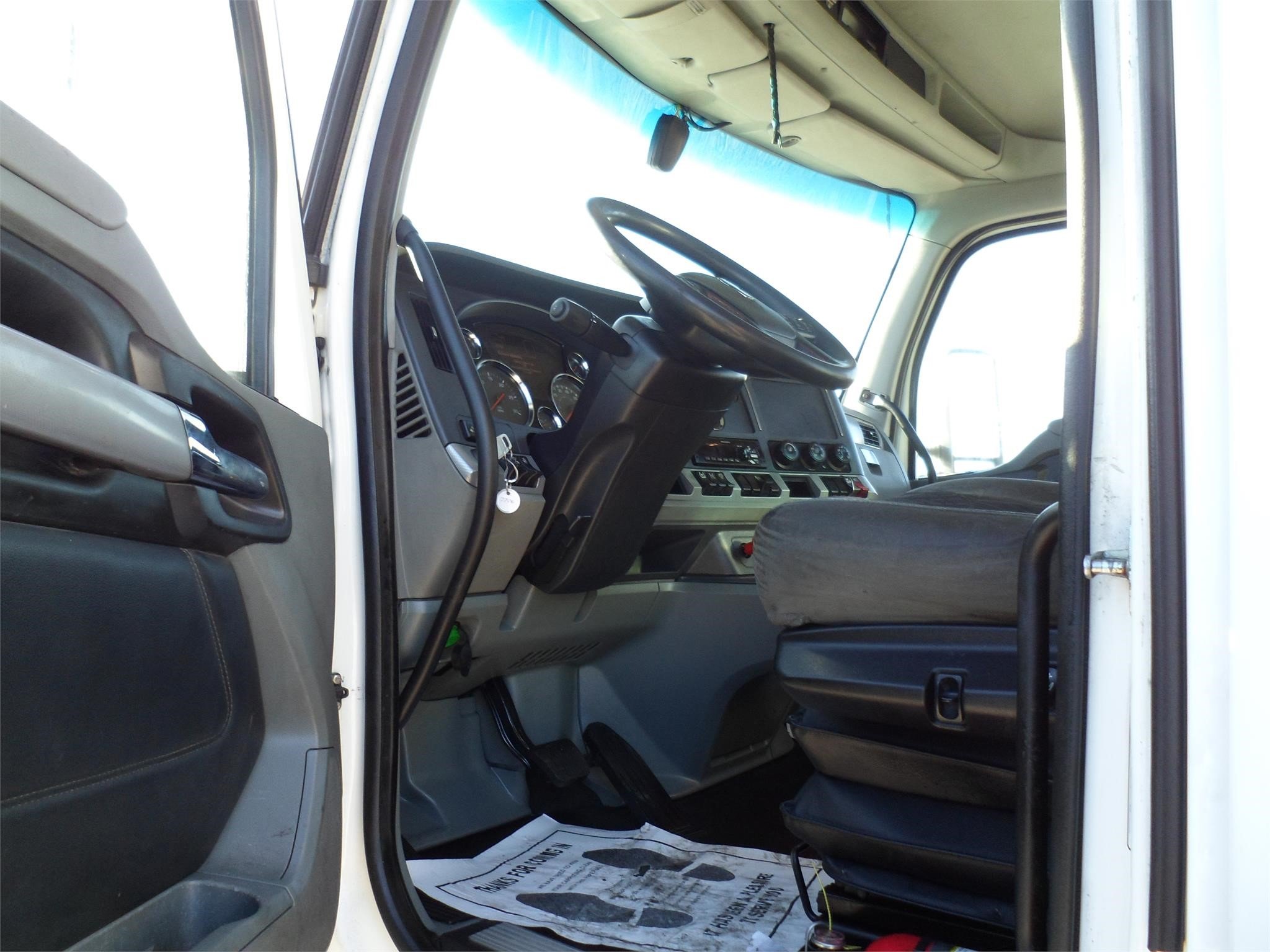 2023 KENWORTH T680 - image 4 of 6