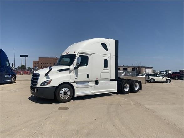 2023 FREIGHTLINER CASCADIA 126 - image 3 of 6