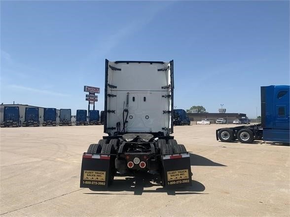 2023 FREIGHTLINER CASCADIA 126 - image 4 of 6