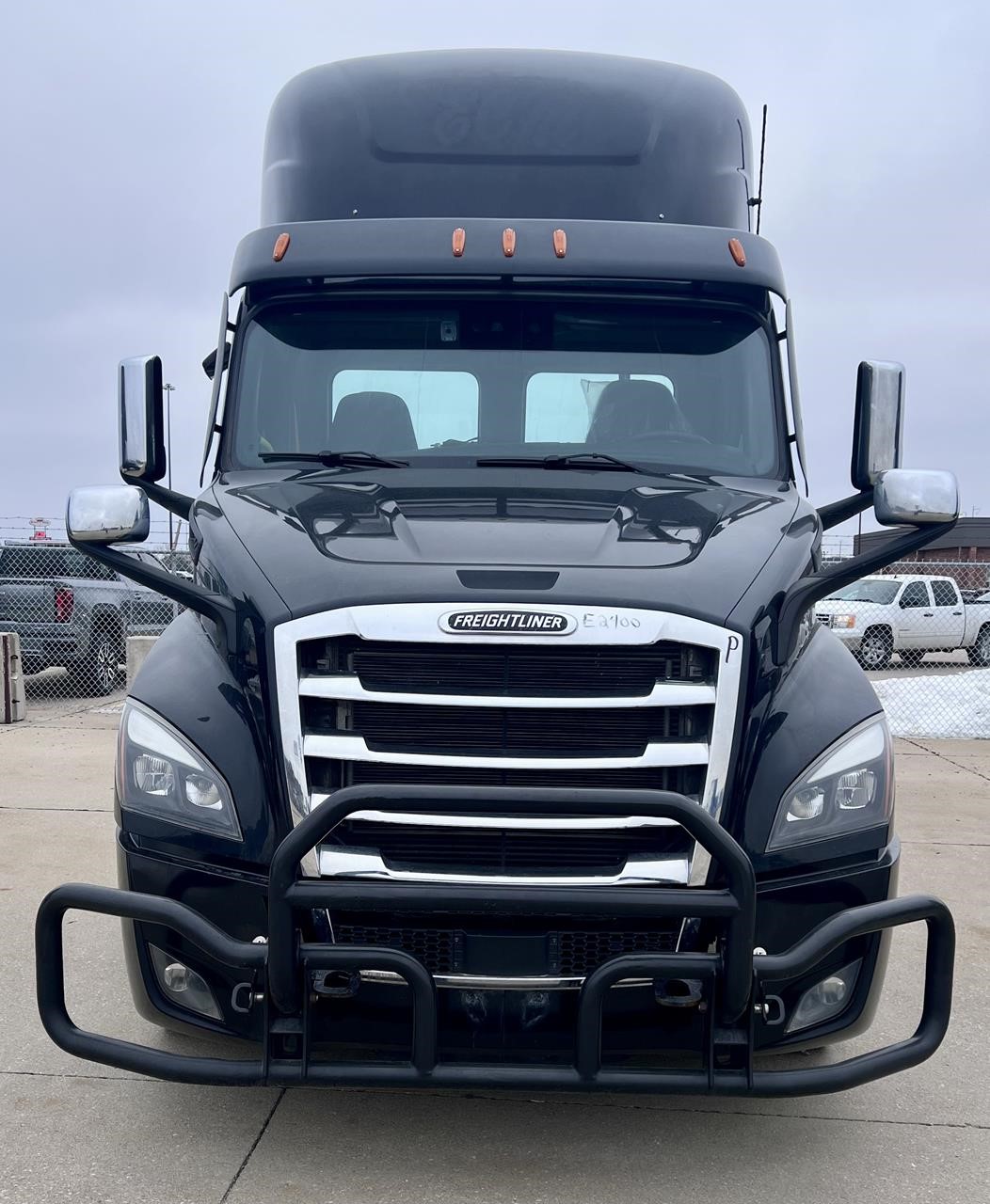 2023 FREIGHTLINER CASCADIA 116 - image 2 of 6