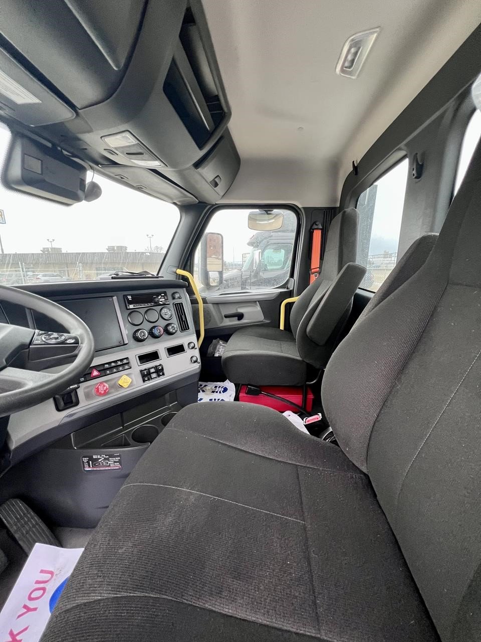 2022 FREIGHTLINER CASCADIA 116 - image 3 of 6