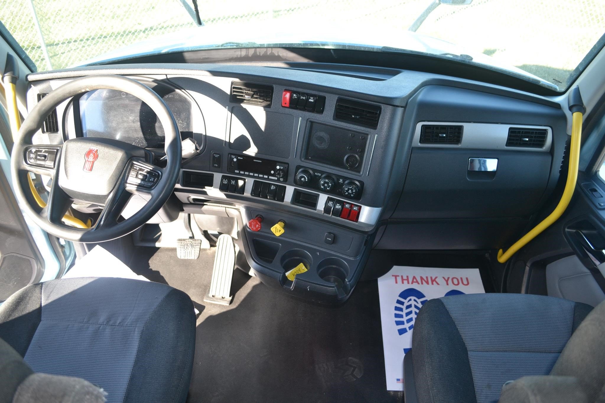 2022 KENWORTH T680 - image 5 of 6