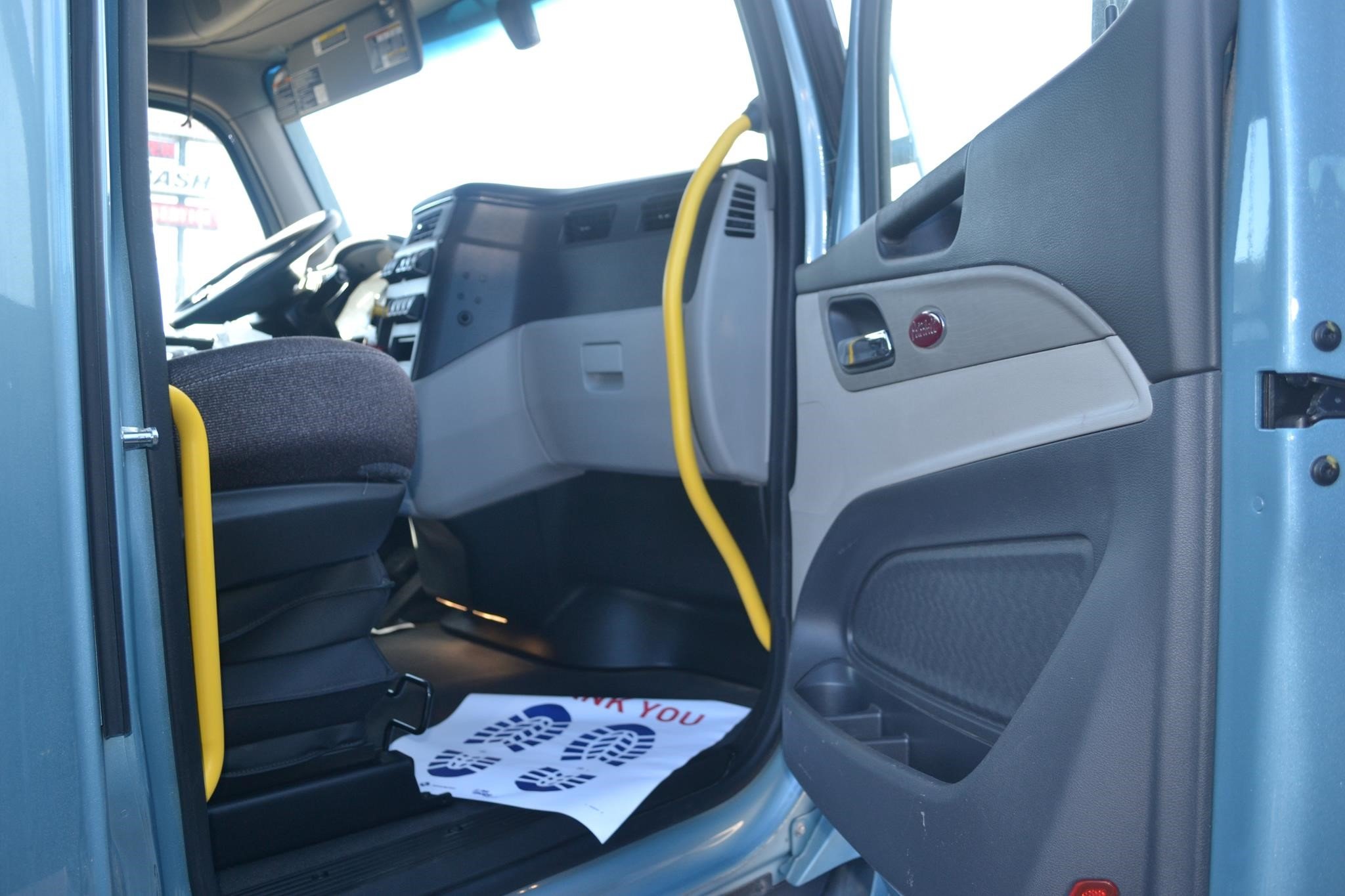 2022 PETERBILT 579 2022 PETERBILT 579 - image 4 of 6