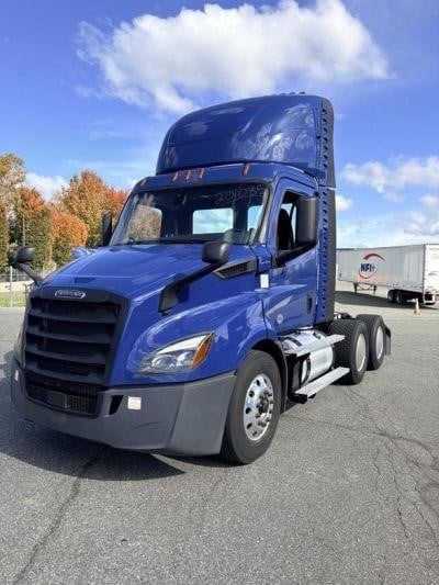 2022 FREIGHTLINER CASCADIA 116 - image 1 of 6