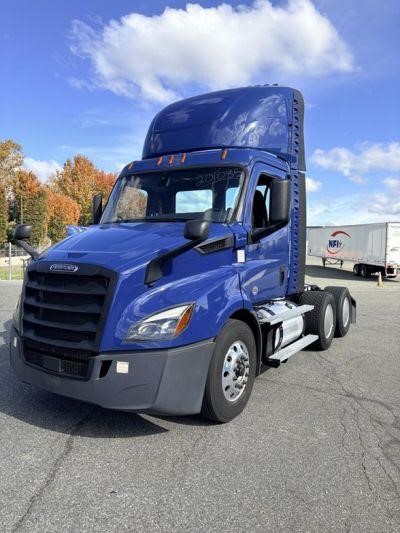 2022 FREIGHTLINER CASCADIA 116 - image 1 of 6