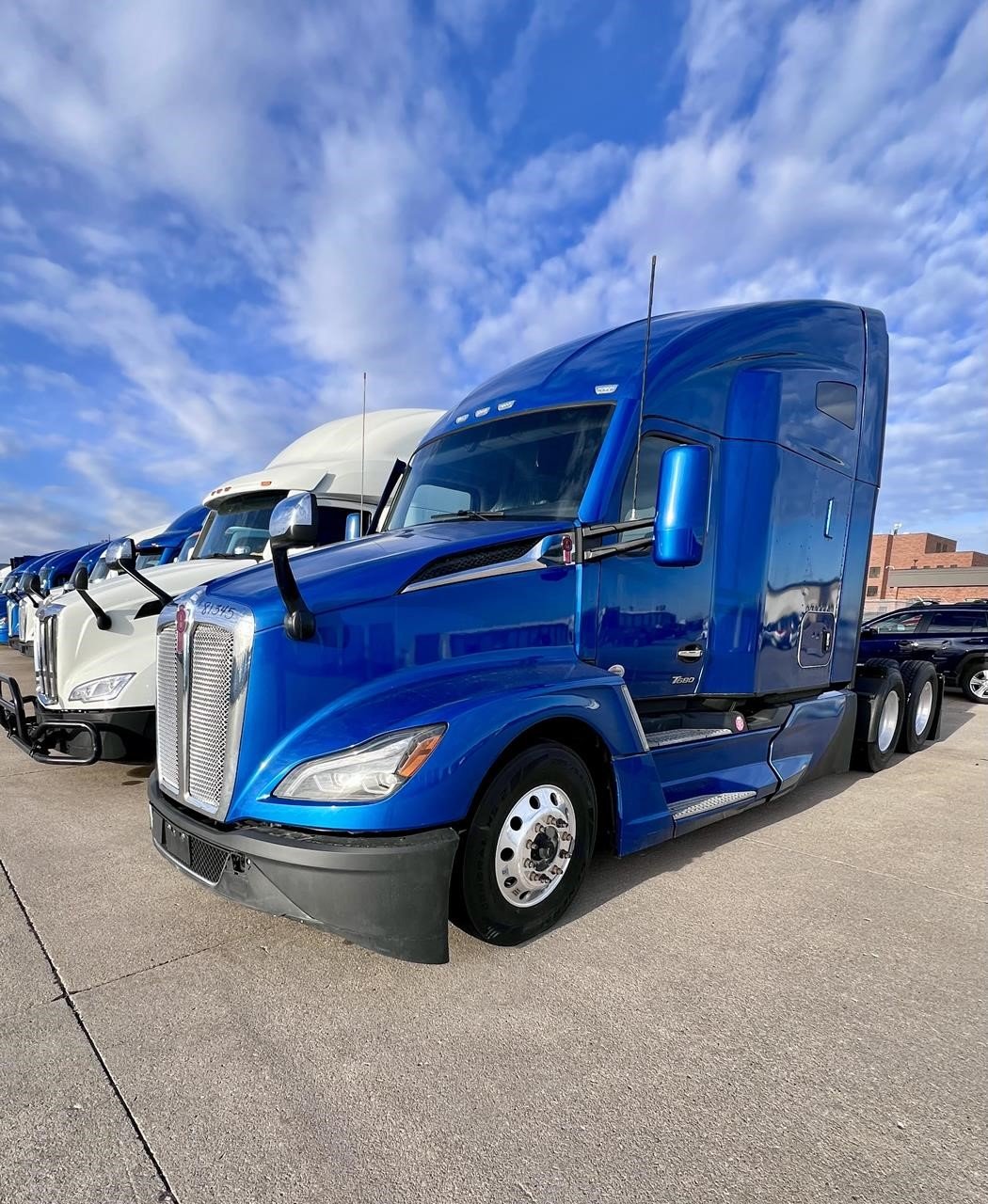 2023 KENWORTH T680 - image 1 of 6