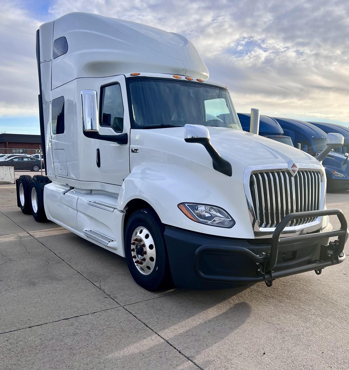 2024 INTERNATIONAL LT - image 1 of 6