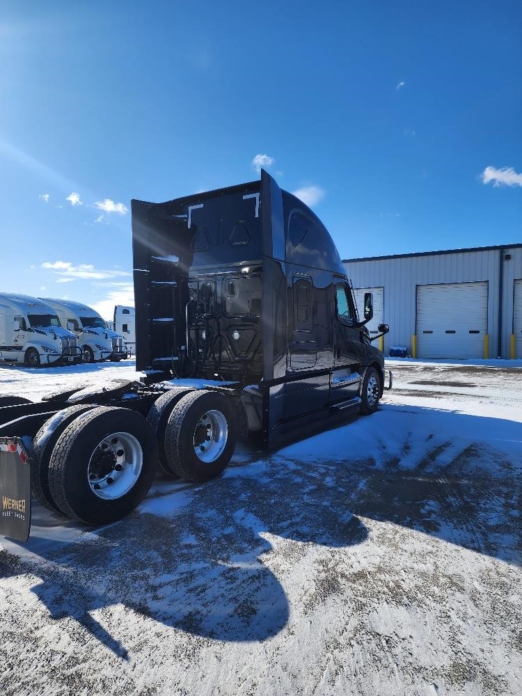 2023 FREIGHTLINER CASCADIA 126 - image 4 of 6