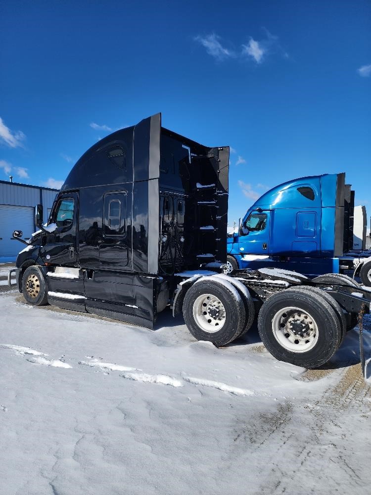 2023 FREIGHTLINER CASCADIA 126 - image 5 of 6