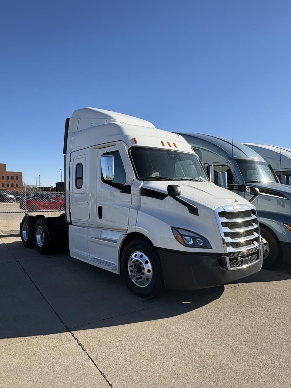2022 FREIGHTLINER CASCADIA 116 - image 1 of 6