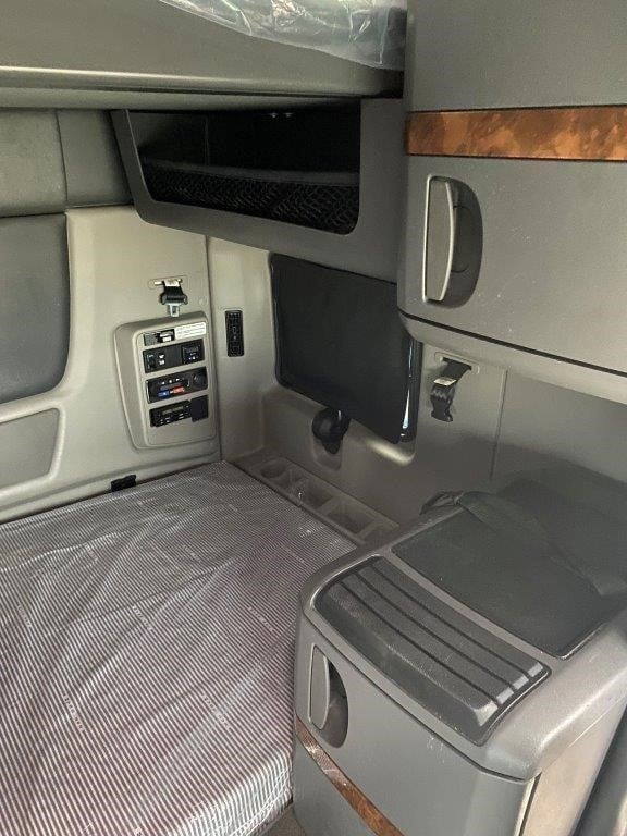 2022 INTERNATIONAL LT - image 6 of 6