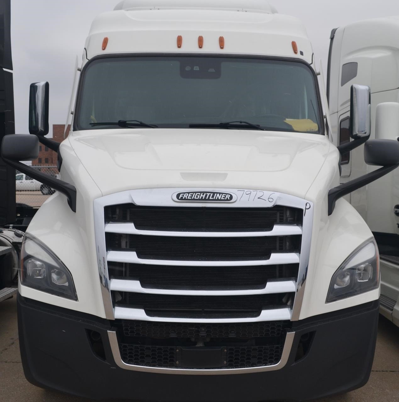 2022 FREIGHTLINER CASCADIA 116 - image 2 of 6