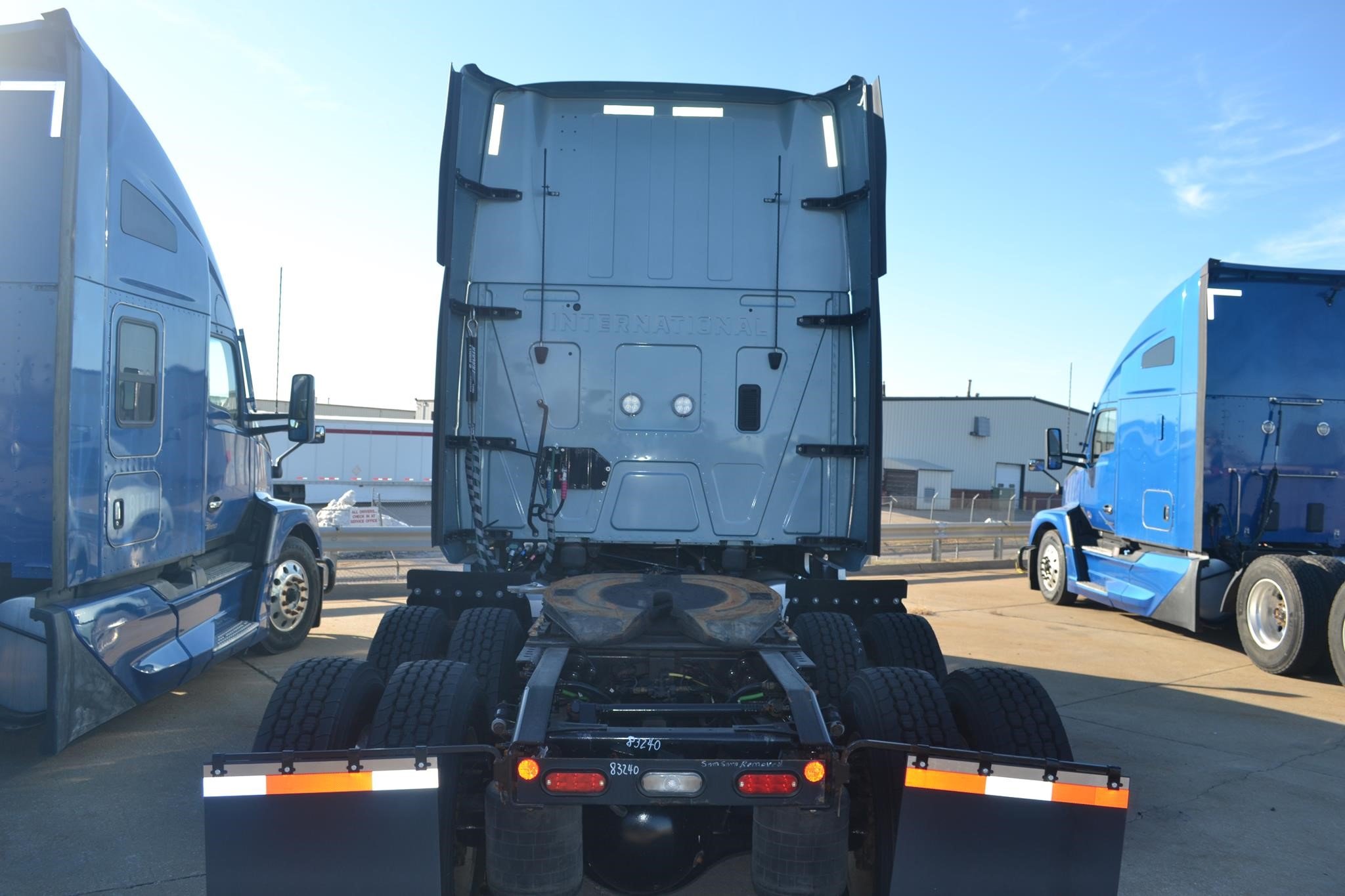 2022 INTERNATIONAL LT - image 4 of 6