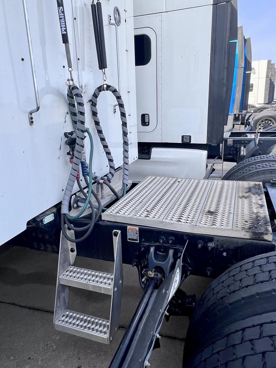 2023 PETERBILT 579 - image 6 of 6