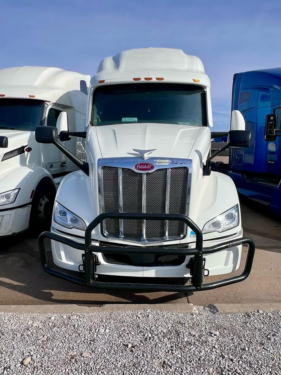 2023 PETERBILT 579 - image 3 of 6