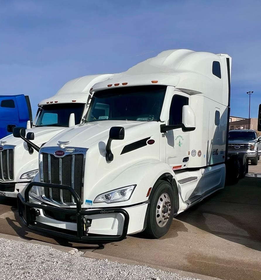 2023 PETERBILT 579 - image 1 of 6