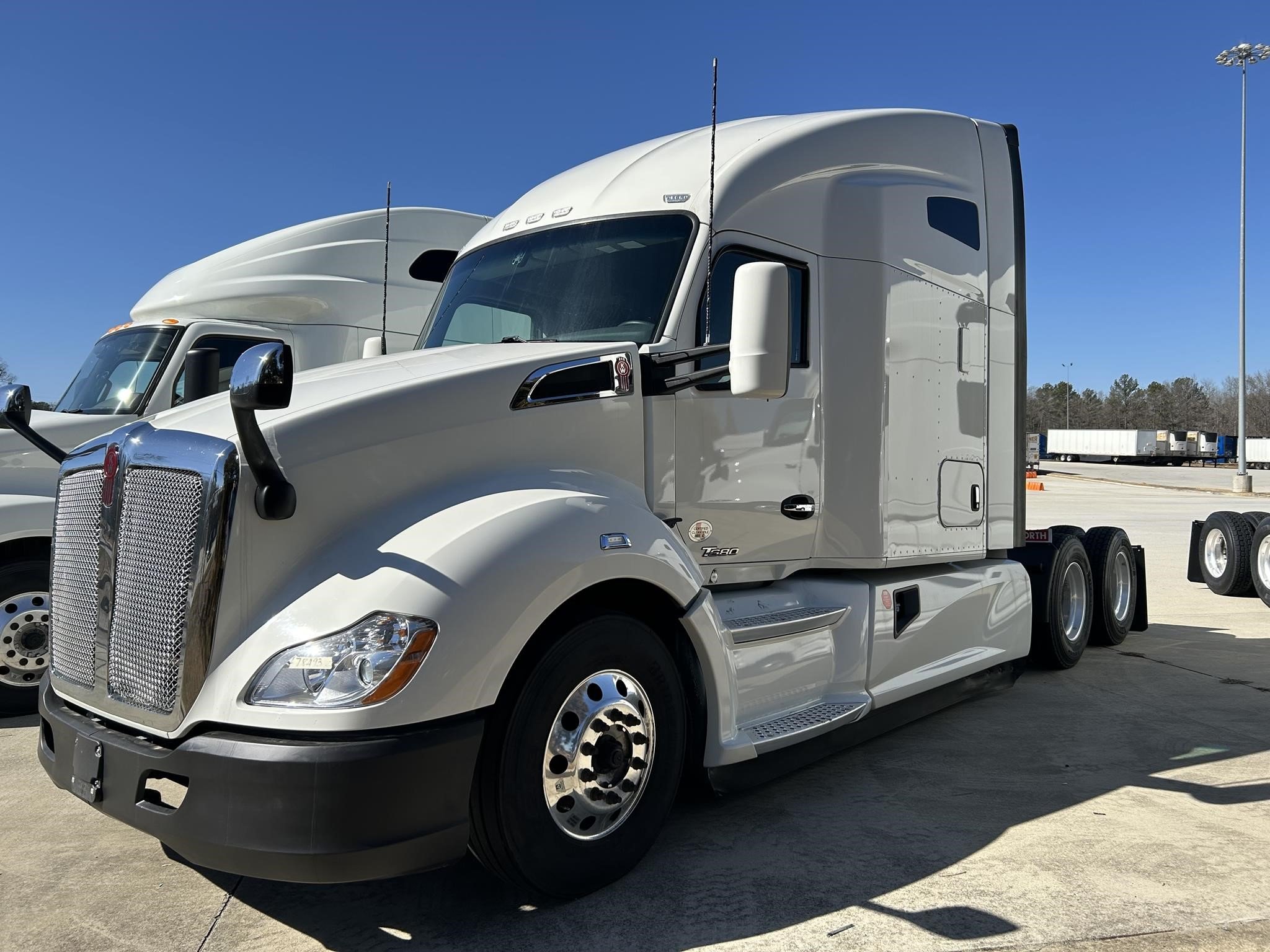 2021 KENWORTH T680 - image 2 of 6