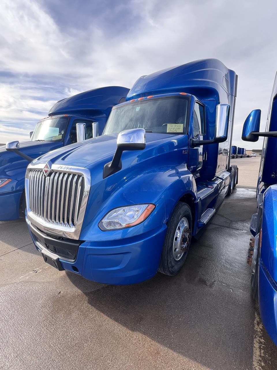 2020 INTERNATIONAL LT - image 1 of 6