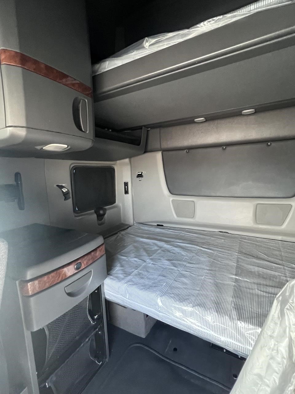 2020 INTERNATIONAL LT - image 5 of 6