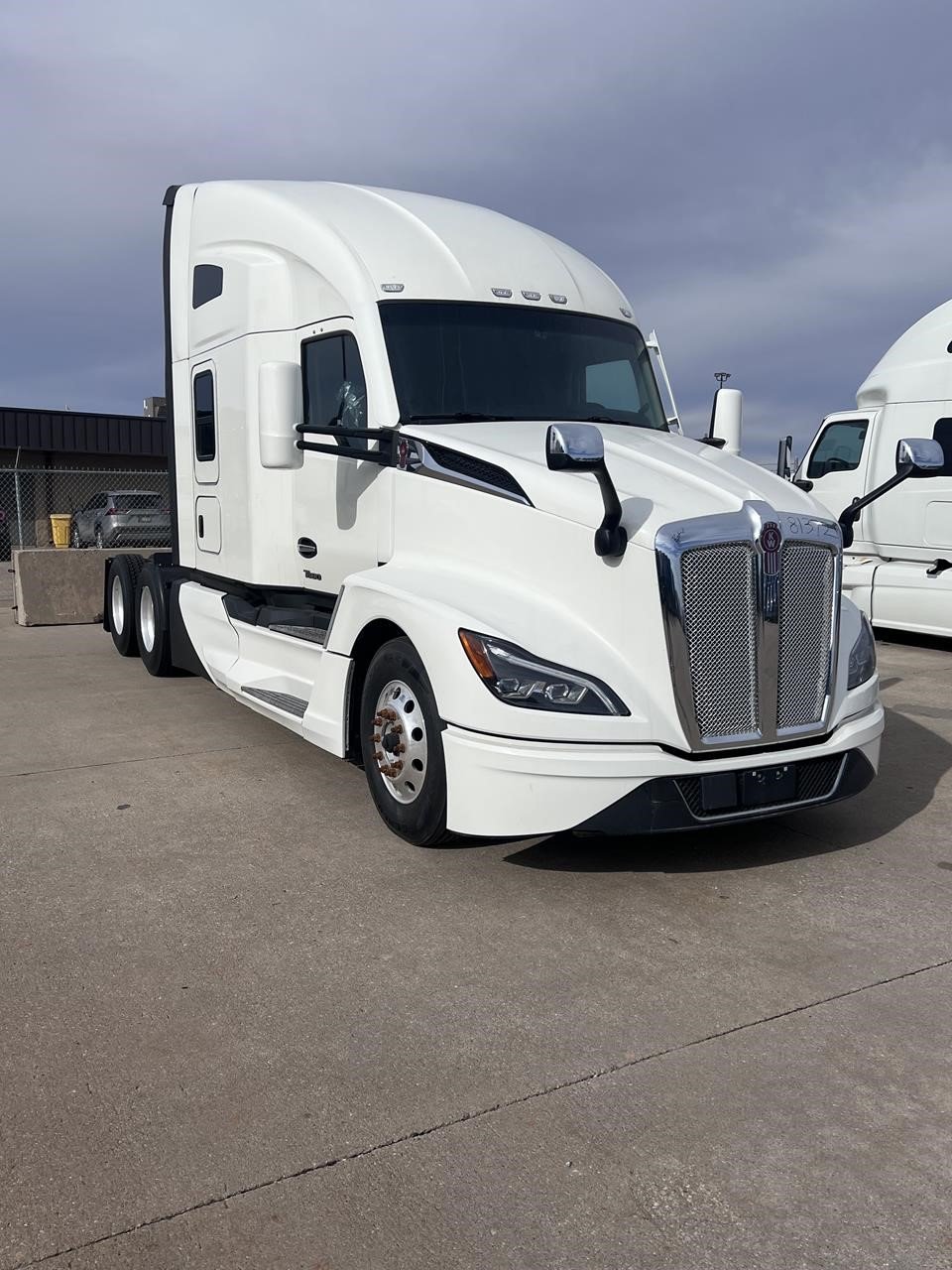 2022 KENWORTH T680 - image 1 of 6