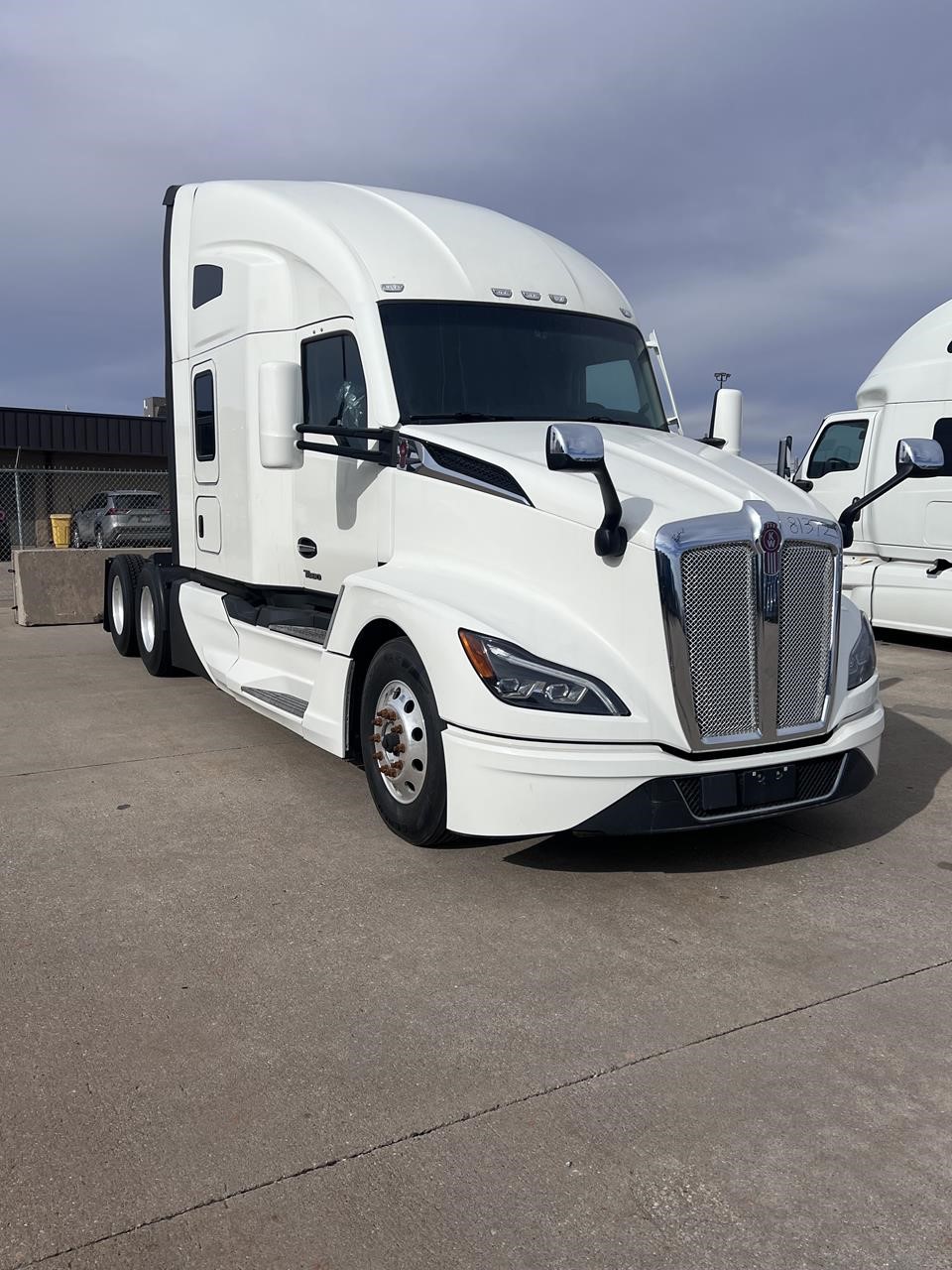 2022 KENWORTH T680 - image 1 of 6