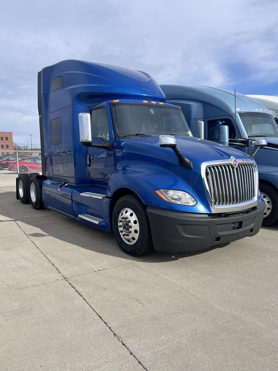 2022 INTERNATIONAL LT - image 1 of 6