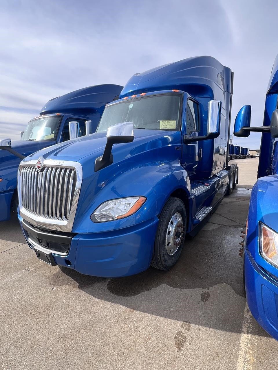 2022 INTERNATIONAL LT - image 1 of 6