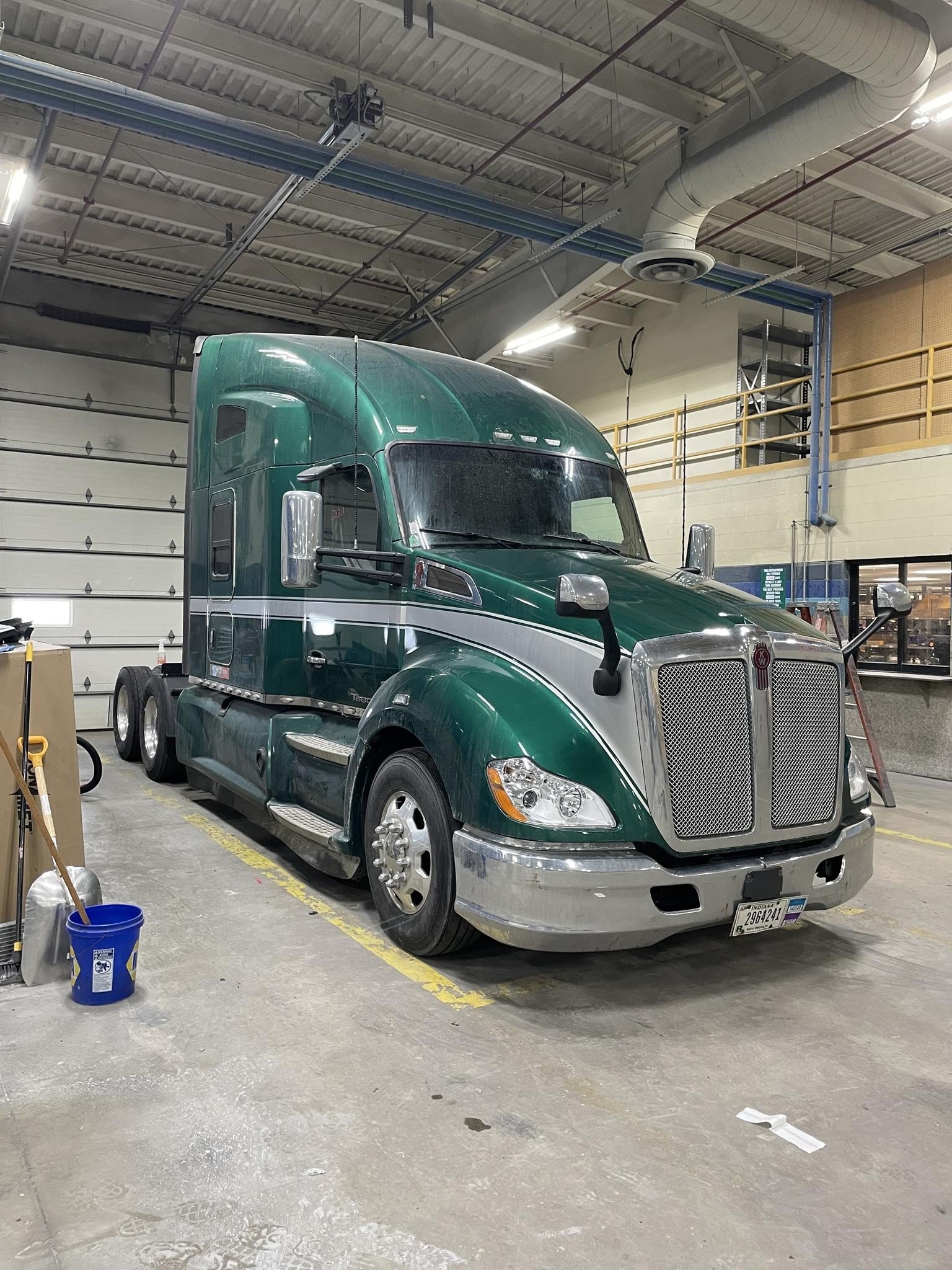 2021 KENWORTH T680 - image 1 of 3