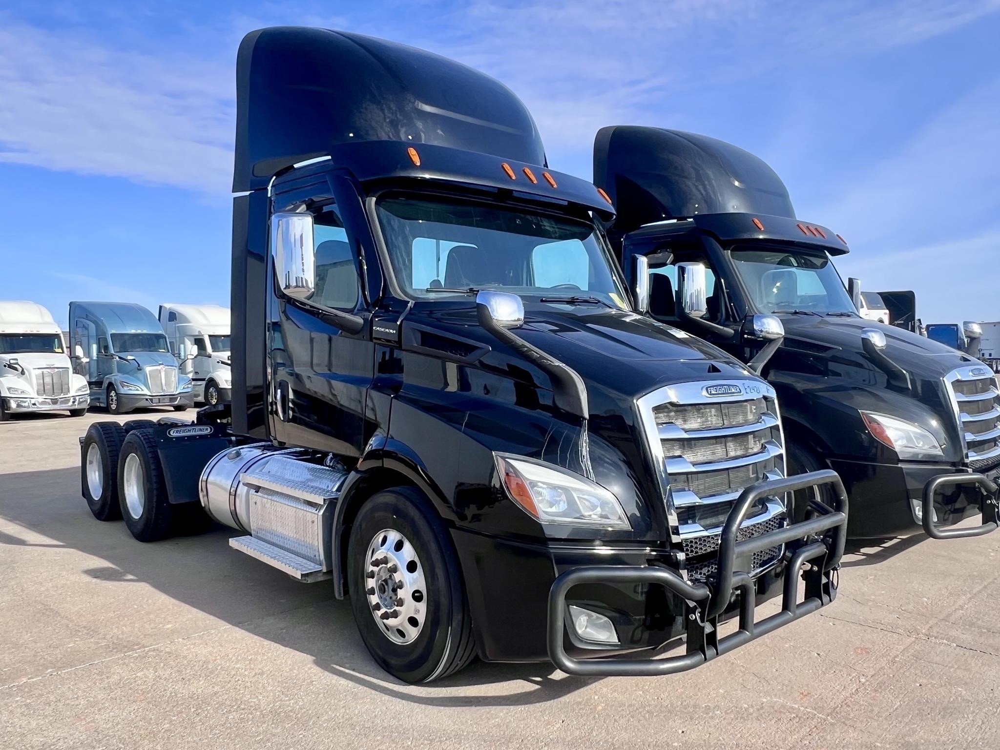 2022 Freightliner Cascadia - image 2