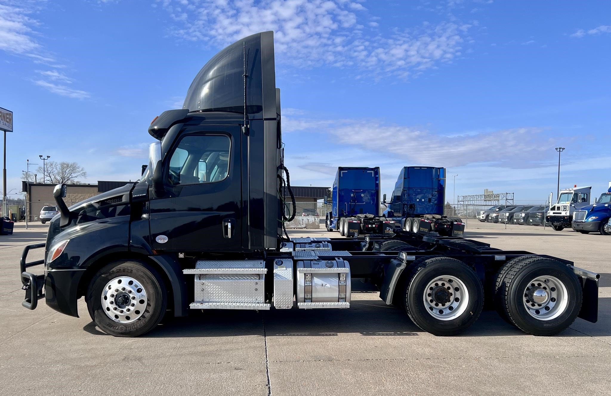 2022 FREIGHTLINER CASCADIA 116 - image 3 of 6